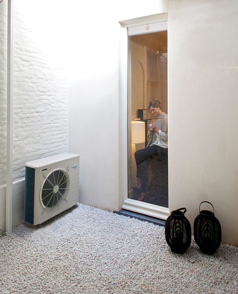 Obecne konstrukcje pomp ciepła pracują efektywnie nawet do temperatur powietrza zewnętrznego -25oC, bez wspomagania grzałkami elektrycznymi. Na zdjęciu jednostka zewnętrzna powietrznej pompy ciepła firmy Daikin 